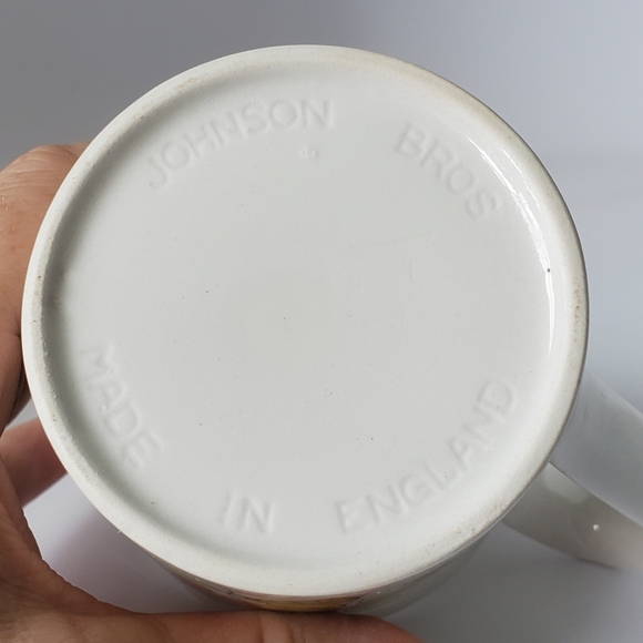 Vintage Johnson Brothers Ironstone Flower Creamer/Milk Jug - Picture 7 of 9